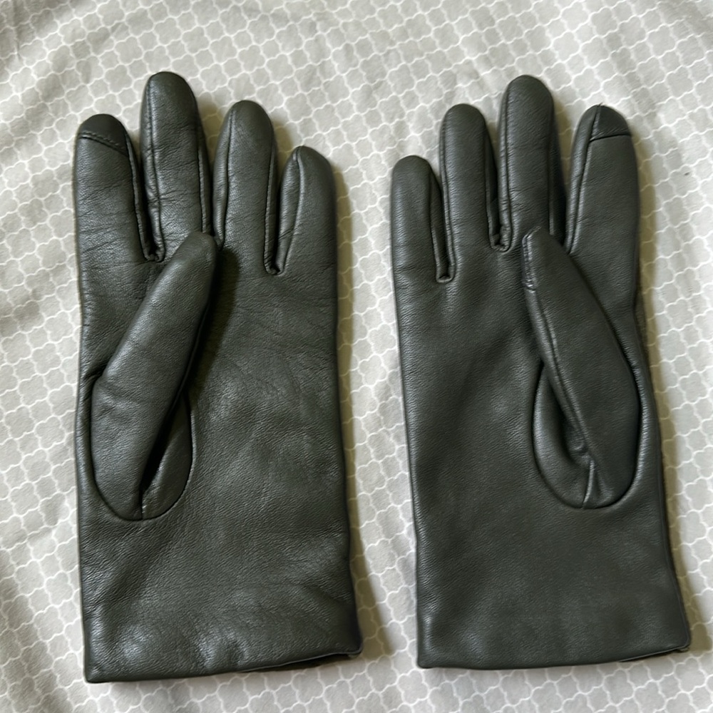 Women's EZ Touch Screen Quilted Suede Gloves - Picture 2 of 7